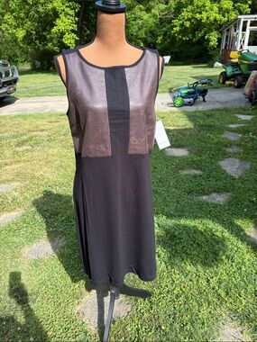 Karen Kane Black Mini Dress with Brown Metallic Front. Sz XL, great for travel.